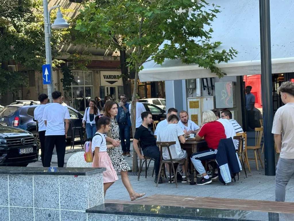 Școala a început la terase. Cafenelele, pline în prima zi de școală – foto 5