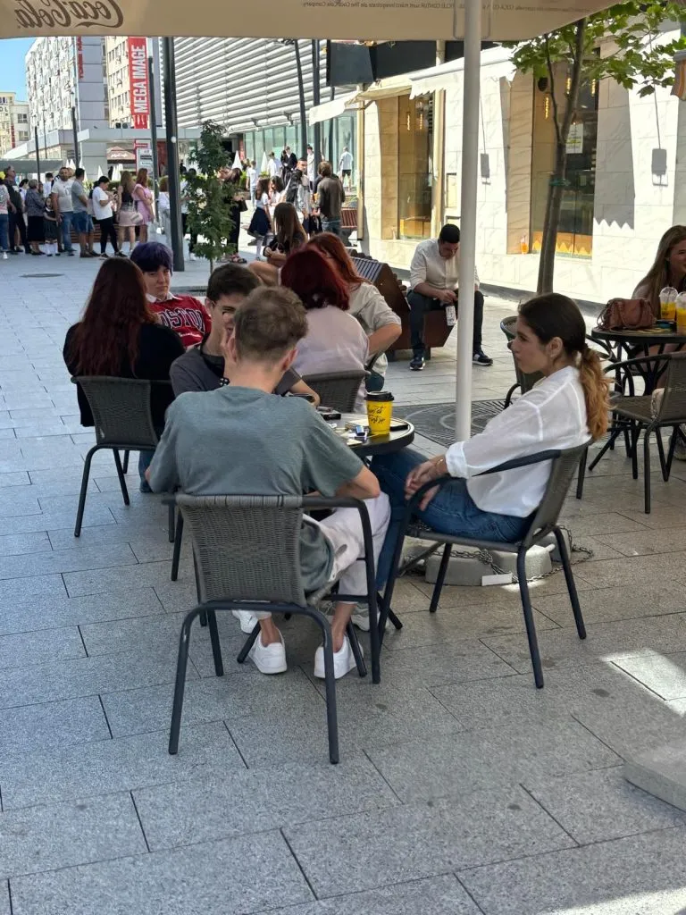 Școala a început la terase. Cafenelele, pline în prima zi de școală – foto 6