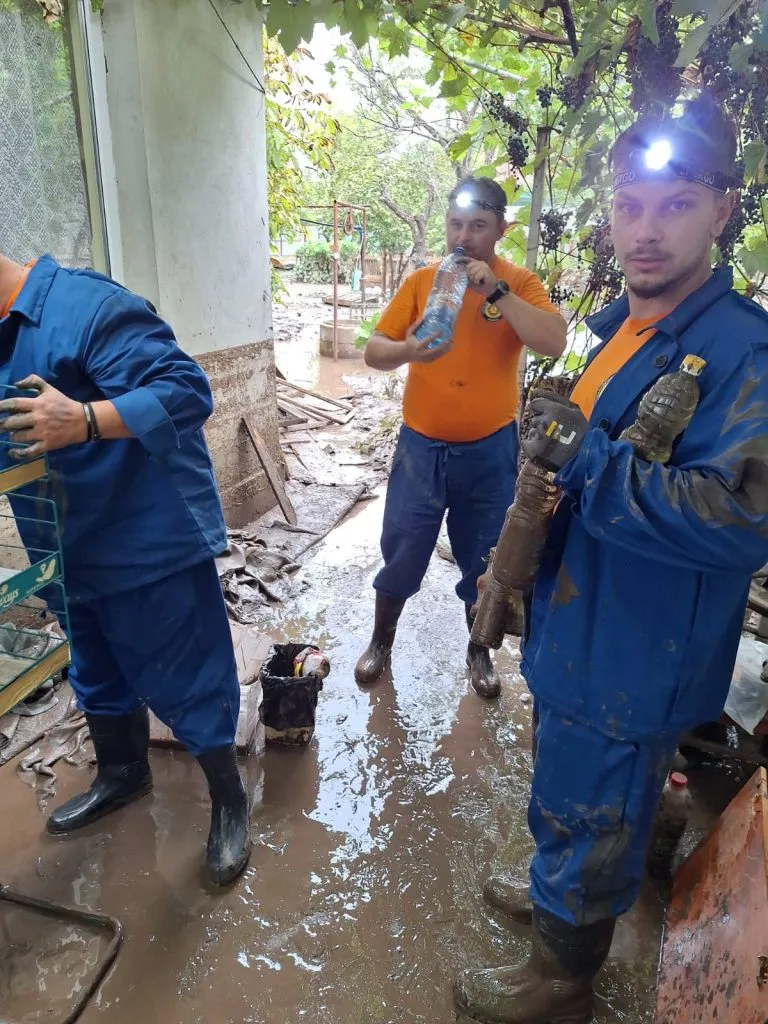 Asociația Corpul Salvatorilor Voluntari din România, în sprijinul românilor afectați de inundațiile devastatoare din Galați – foto 5