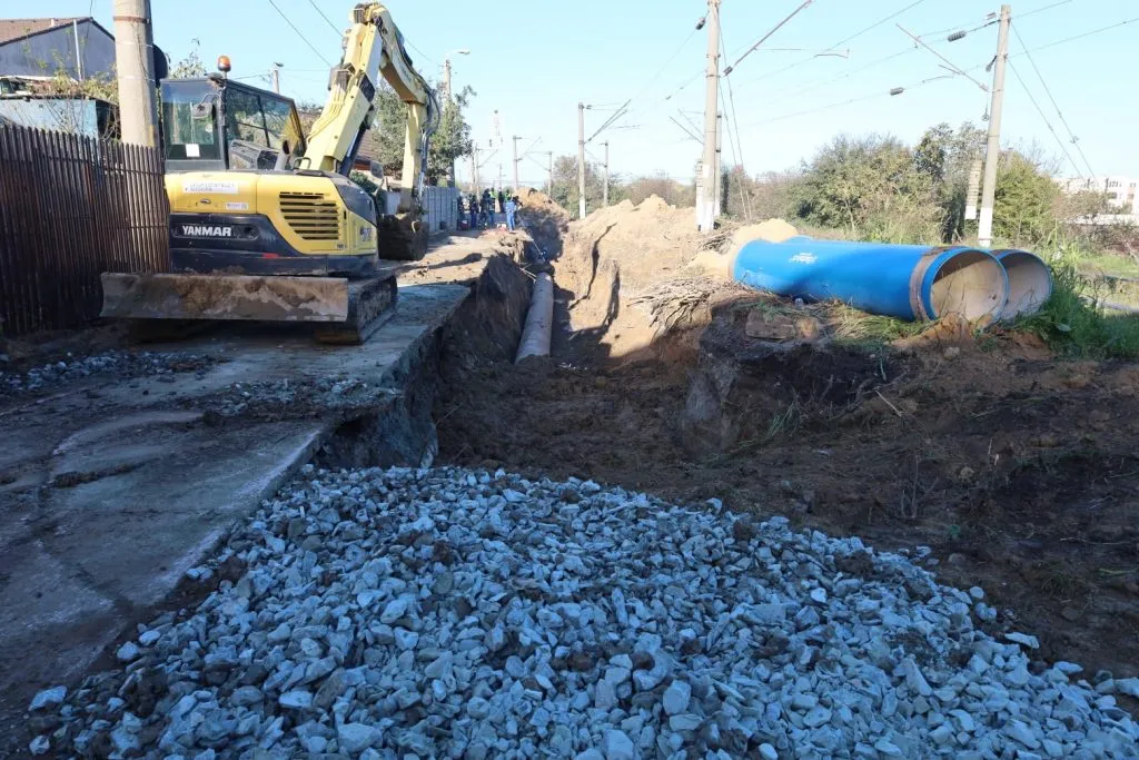 Au fost finalizate lucrările de montare și cuplare a noilor tronsoane la conducta magistrală de apă din zona Pod Butelii – foto 5
