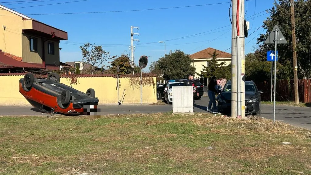 Mașină răsturnată în Palazu Mare! Cinci persoane, transportate la spital – foto 4