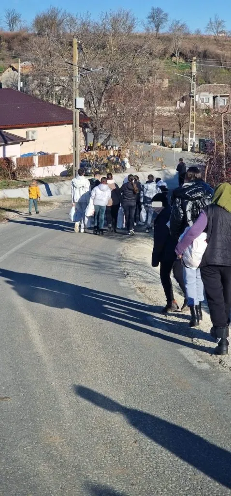 Peste 700 de pachete, strânse de parohiile din Constanța, în cadrul campaniei “De Crăciun, fii bun” (FOTO) – foto 9