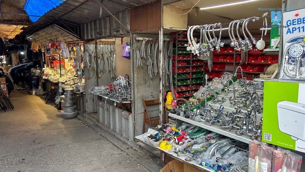 Bazarul de pe strada Eliberării din Constanța devine oficial istorie. Când începe demolarea – foto 4
