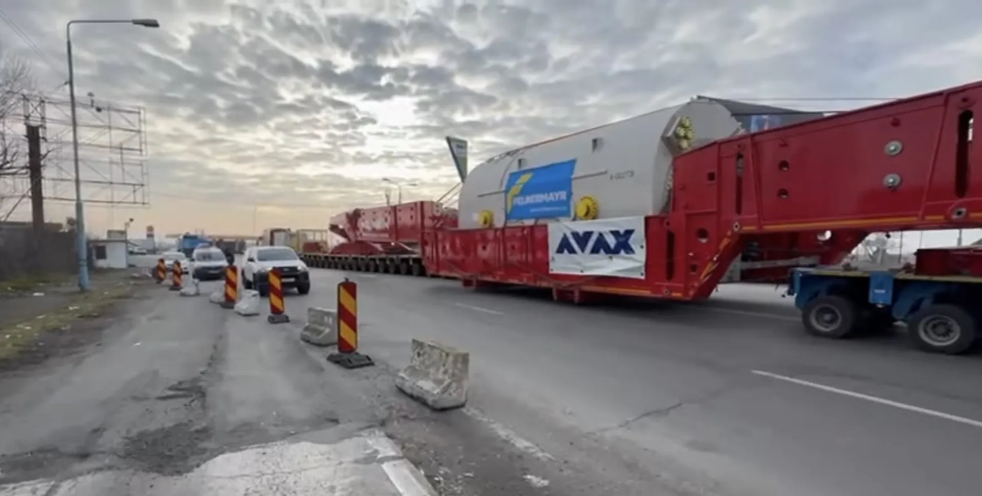 Cel mai mare transport agabaritic care a rulat vreodată în România traversează vestul țării  