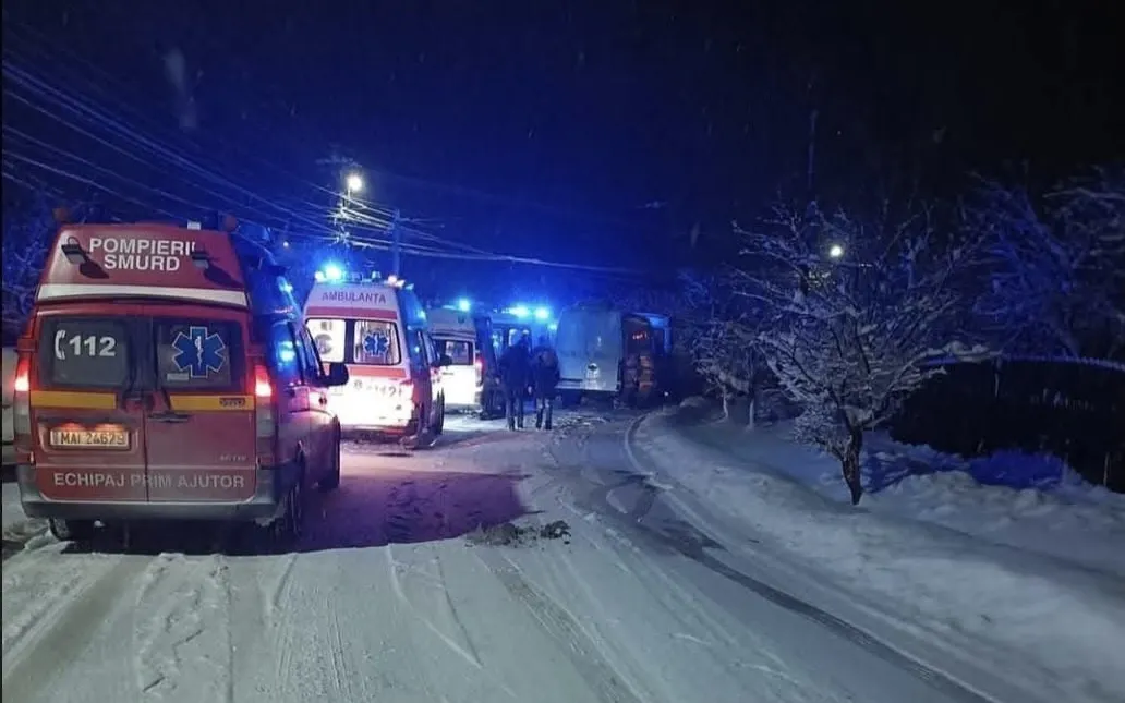 Accident cu două microbuze şi un tir. 12 oameni au ajuns la spital