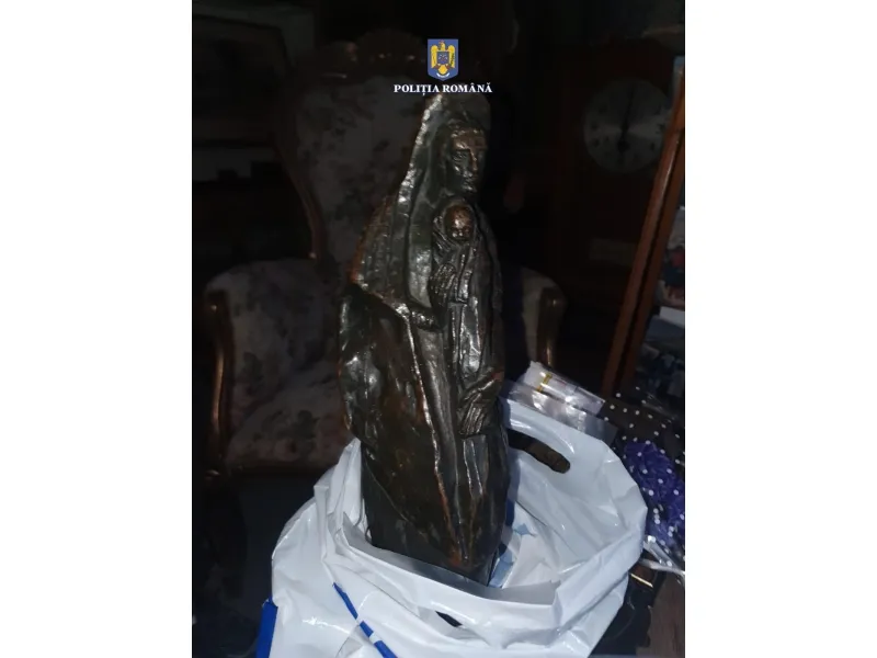 Statuetă din categoria “bun cultural”, furată din Franța, găsită la o femeie, în Constanța – foto 2