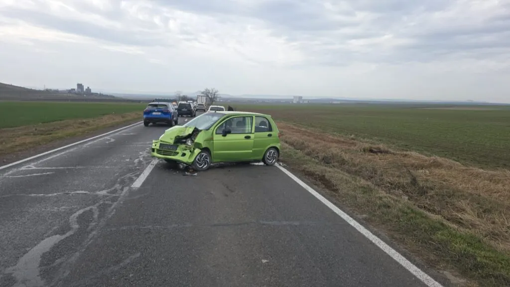Două accidente, într-o oră, la ieșire din Tulcea. Ambele, produse din aceeași cauză  – foto 2
