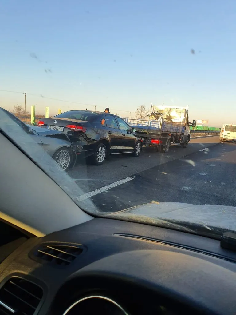 Carambol cu 5 mașini pe A2. Trafic îngreunat – foto 2