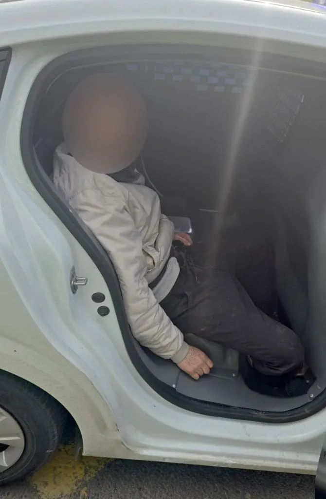 Ceasul din Parcul Tomis II, vandalizat. Făptuitorul, prins în flagrant de Poliția Locală – foto 2