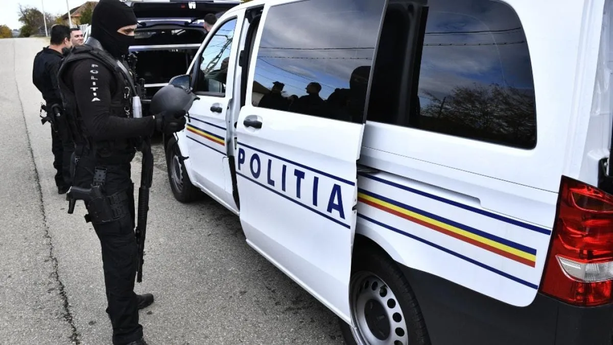 Jaf în Constanța! O vânzătoare a fost amenințată cu un pistol cu bile de două persoane