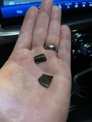 Haos pe o autostradă din Australia: 750 de kilograme de piese metalice pe asfalt, peste 300 de mașini cu anvelopele deteriorate – foto 3