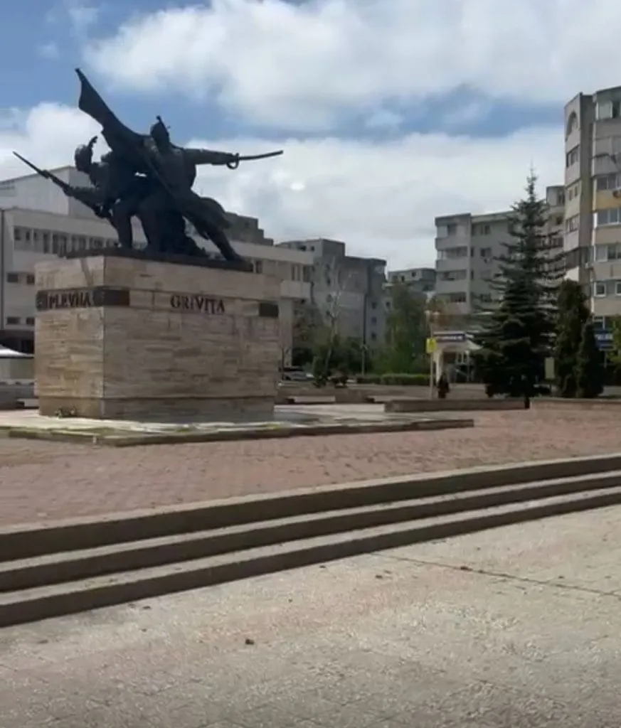 Oficialii vin și pleacă, problemele rămân. Zona Casei de Cultură, tot mai dezolantă (FOTO) – foto 4