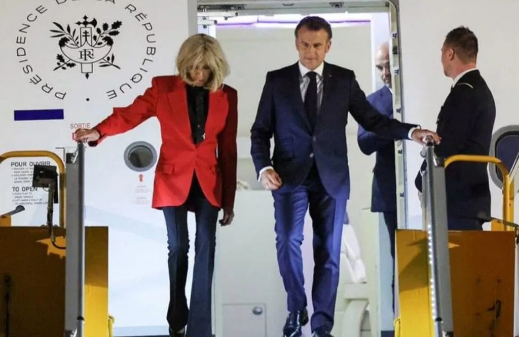 Macron, pălmuit de soție în avion? Ce spune Palatul Élysée – foto 2