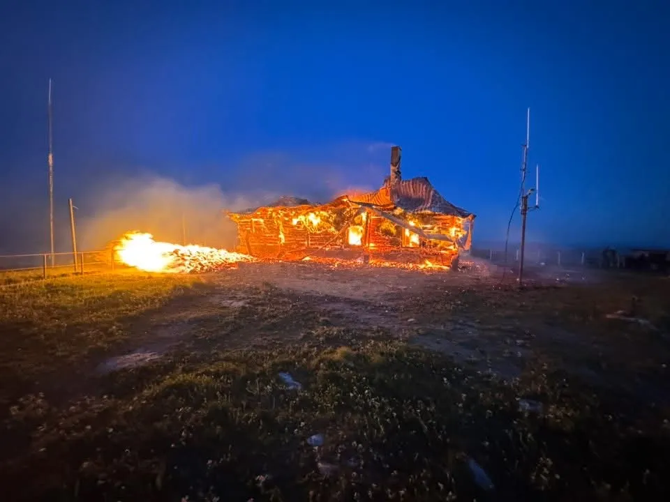 Staţia meteo Vlădeasa, distrusă de flăcări (FOTO) – foto 4