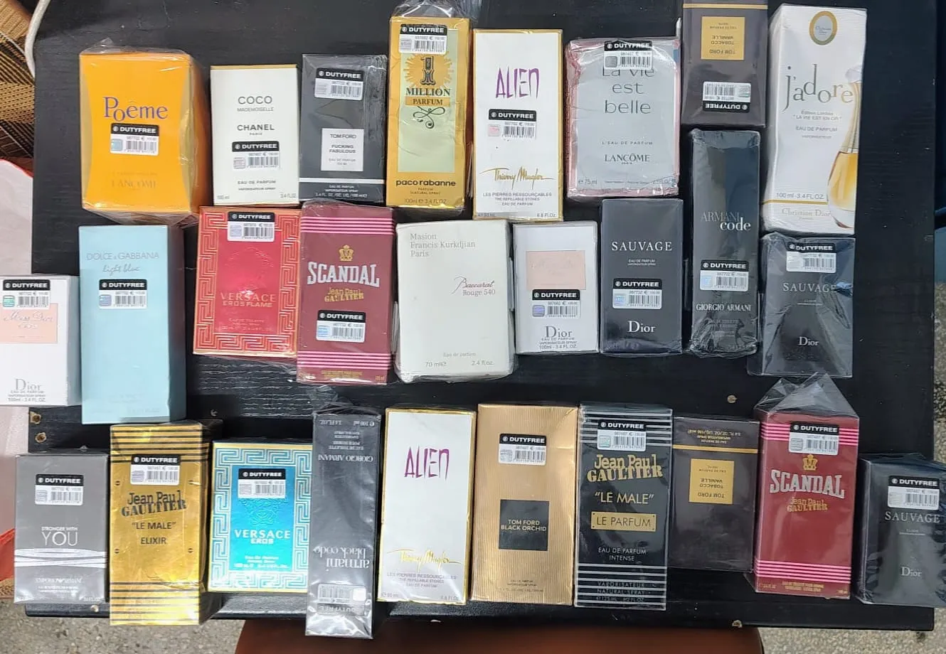 Parfumuri contrafăcute confiscate de jandarmi în Mangalia și Constanța