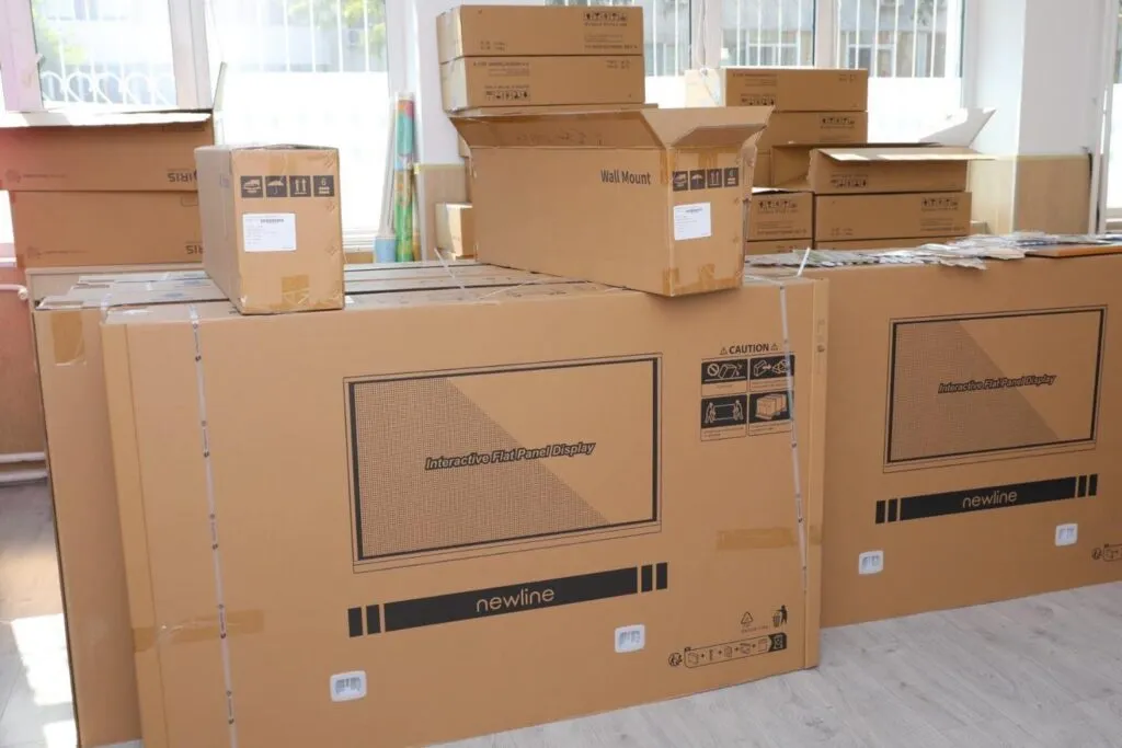 Toate școlile din Constanța, dotate cu mobilier, materiale și echipamente digitale – foto 2