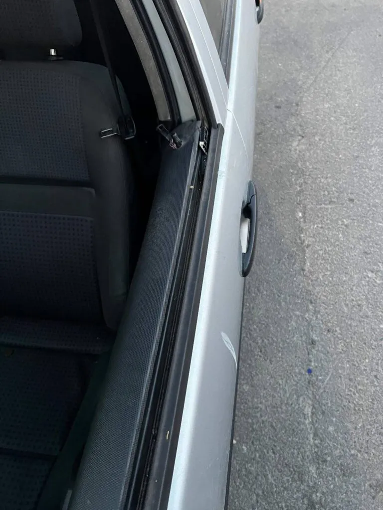 Prinși în timp ce încercau să fure o mașină, la Medgidia. Trei dintre suspecți sunt minori  – foto 2