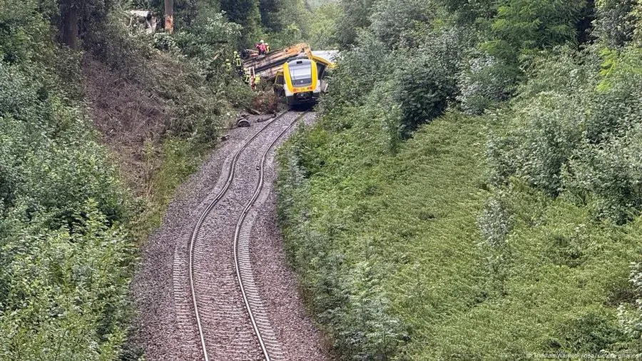 Un tren a deraiat în Germania: Cel puțin 3 morți și peste 50 de răniți – foto 2