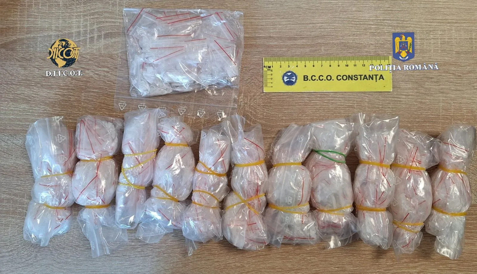 Peste un kilogram de droguri de mare risc găsite la două persoane din Constanța