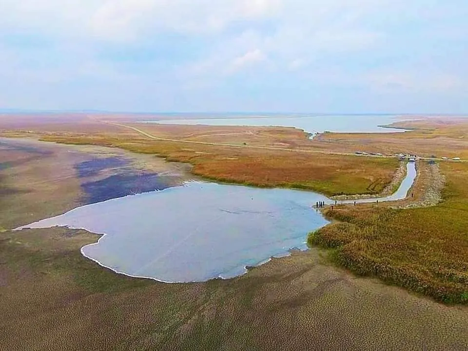 Lacul Nuntași – din nou crăpat, ars de soare și părăsit ca o promisiune nerespectată – foto 4