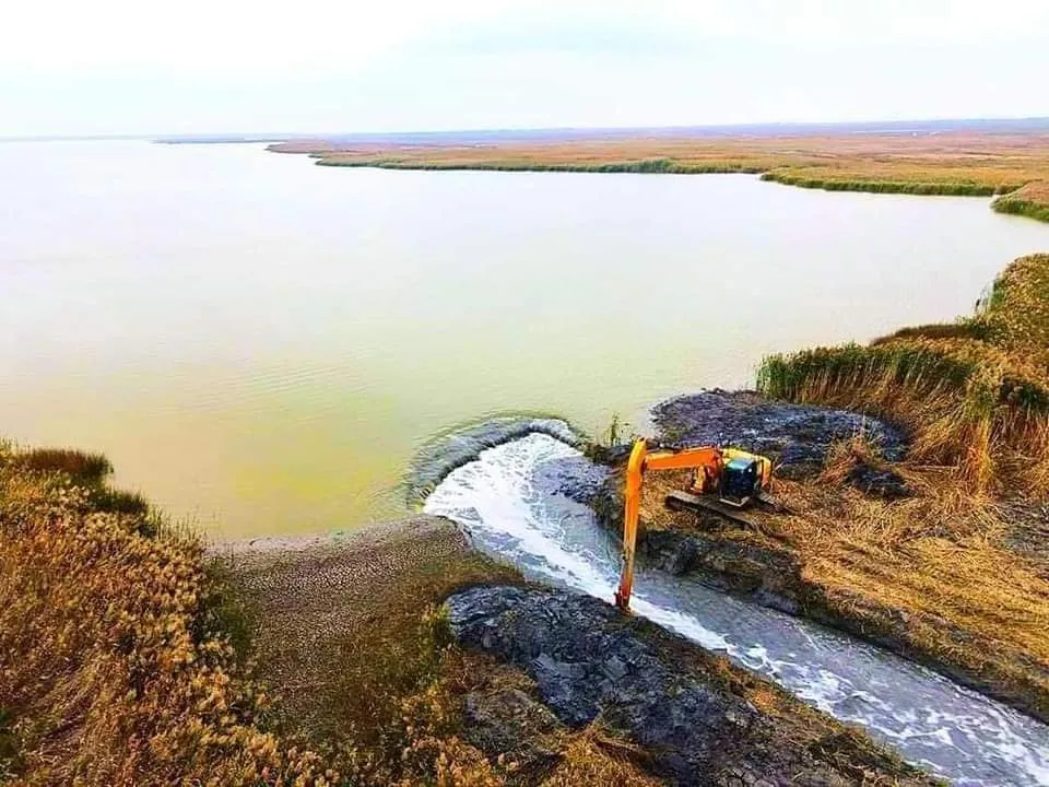 Lacul Nuntași – din nou crăpat, ars de soare și părăsit ca o promisiune nerespectată – foto 3