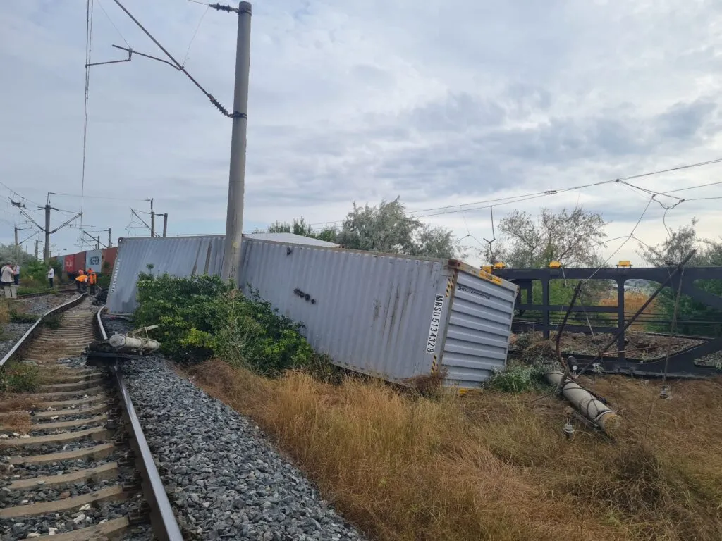 UPDATE: Trafic feroviar blocat între Constanța și Mangalia după deraierea a două vagoane în stația Agigea Ecluză – foto 2