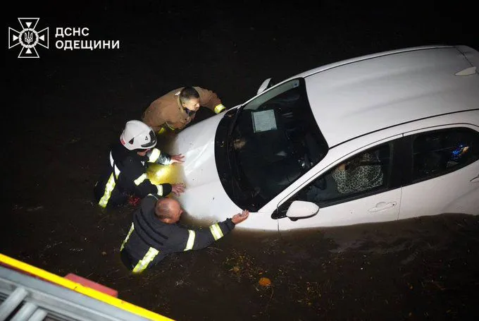 Odesa, răvășită de război, lovită acum și de inundații. Sunt cel puțin 9 morți – foto 2
