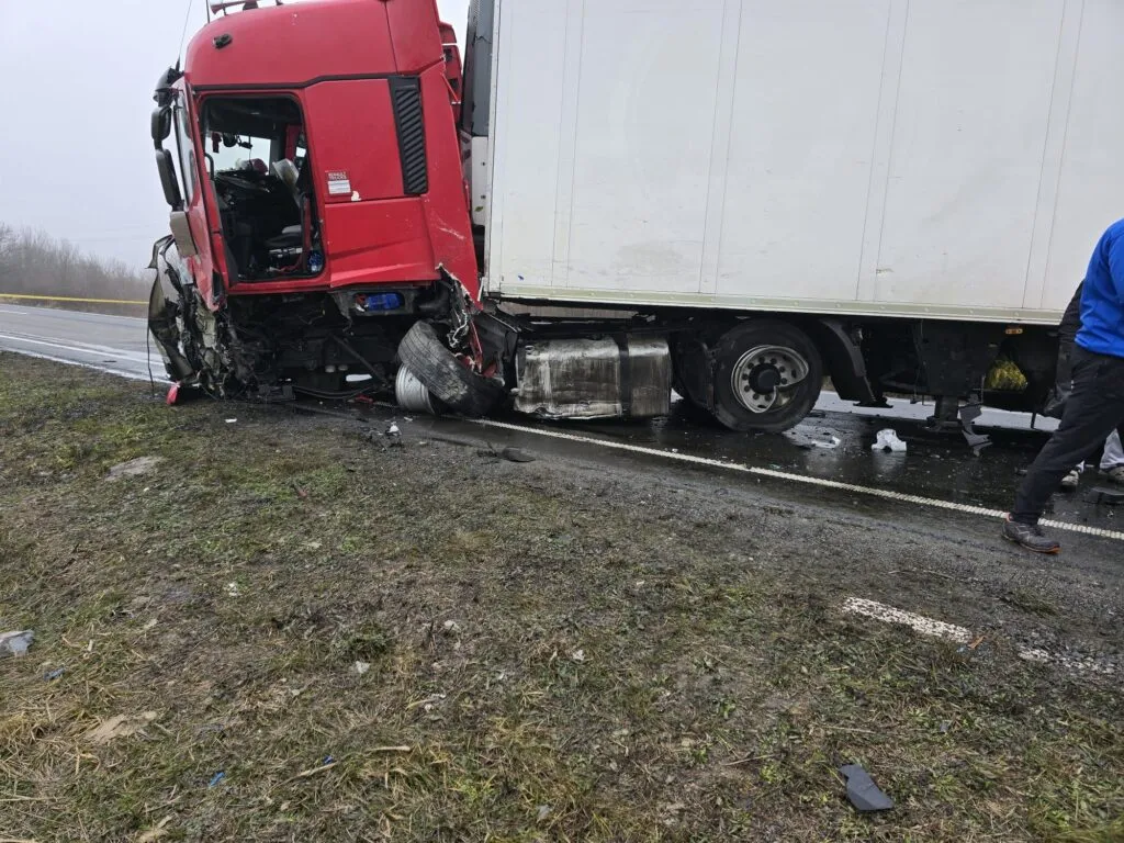 UPDATE: Carnagiu pe o șosea din România: 6 morți într-un accident rutier – foto 4