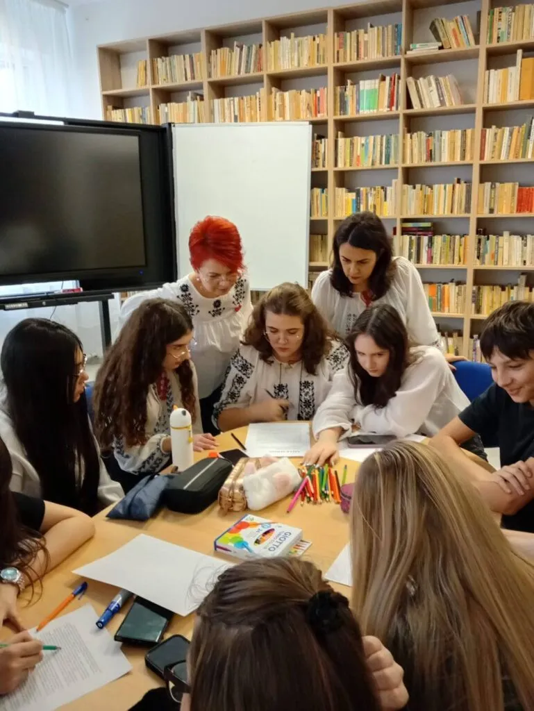 “Iubirea se scrie în versuri” – activitate dedicată adolescenților, cu ocazia sărbătorii de Dragobete – foto 4