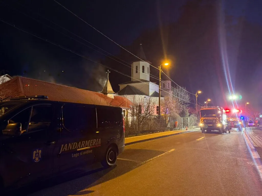 Incendiu la capela unei biserici, în Tulcea (FOTO) – foto 5