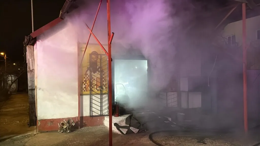 Incendiu la capela unei biserici, în Tulcea (FOTO) – foto 3