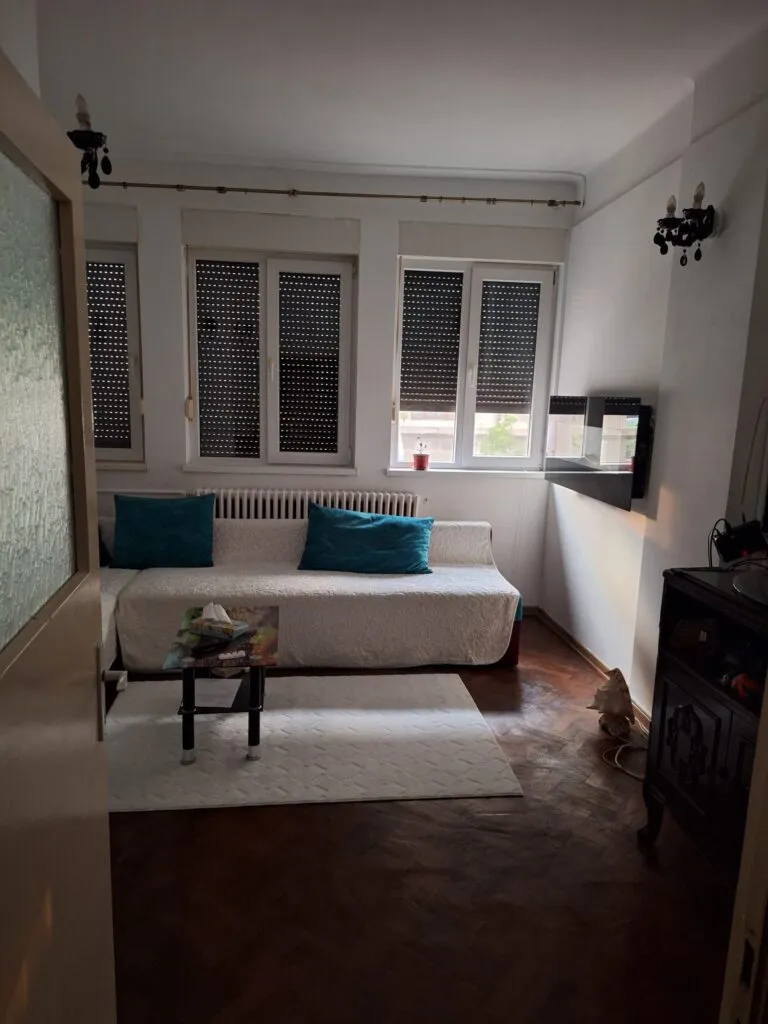 În centrul Constanței există un apartament care arată ca o vilă. Iar acum este de vânzare – foto 3