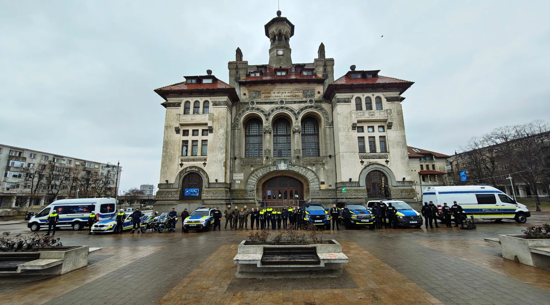 Expoziția organizată de polițiști în Piața Ovidiu, amânată din cauza vremii nefavorabile