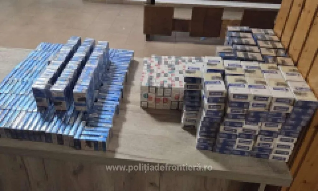 Peste 10.000 de ţigarete ascunse printre pijamele. Tutunul, descoperit la graniță, în zona Vama Veche – foto 2
