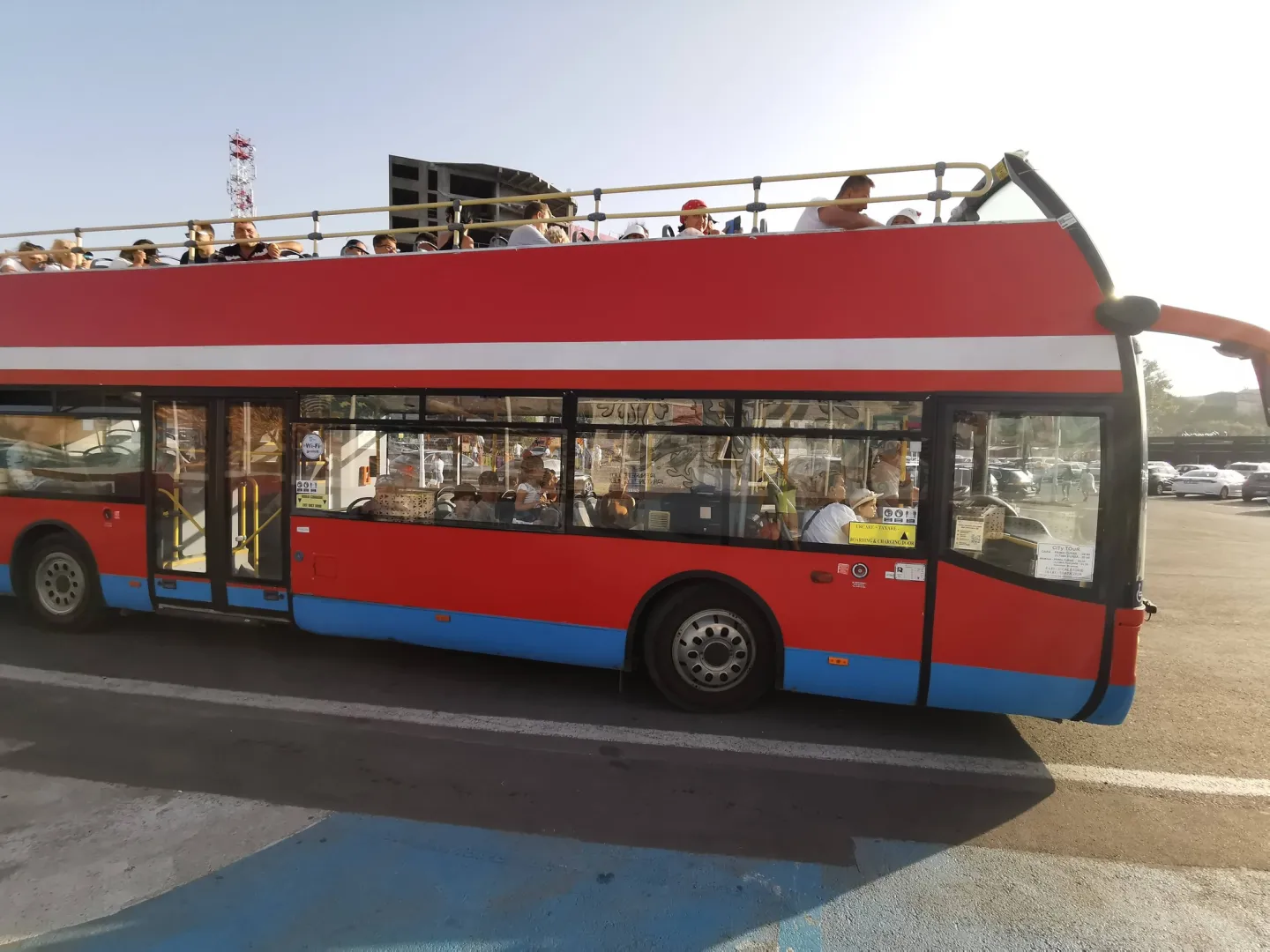 Autobuzele etajate City Tour revin pe traseu odată cu începerea vacanței