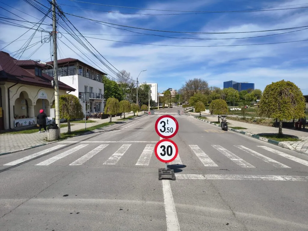 A fost reparată strada surpată din Techirghiol. Se circulă din nou, dar cu restricții – foto 2