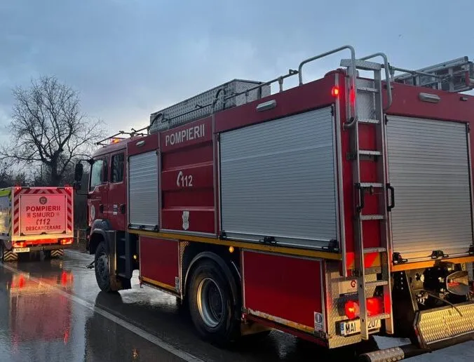 Incendiu la un depozit de gunoi și fier vechi în Portul Agigea. A fost emis mesaj RO-Alert