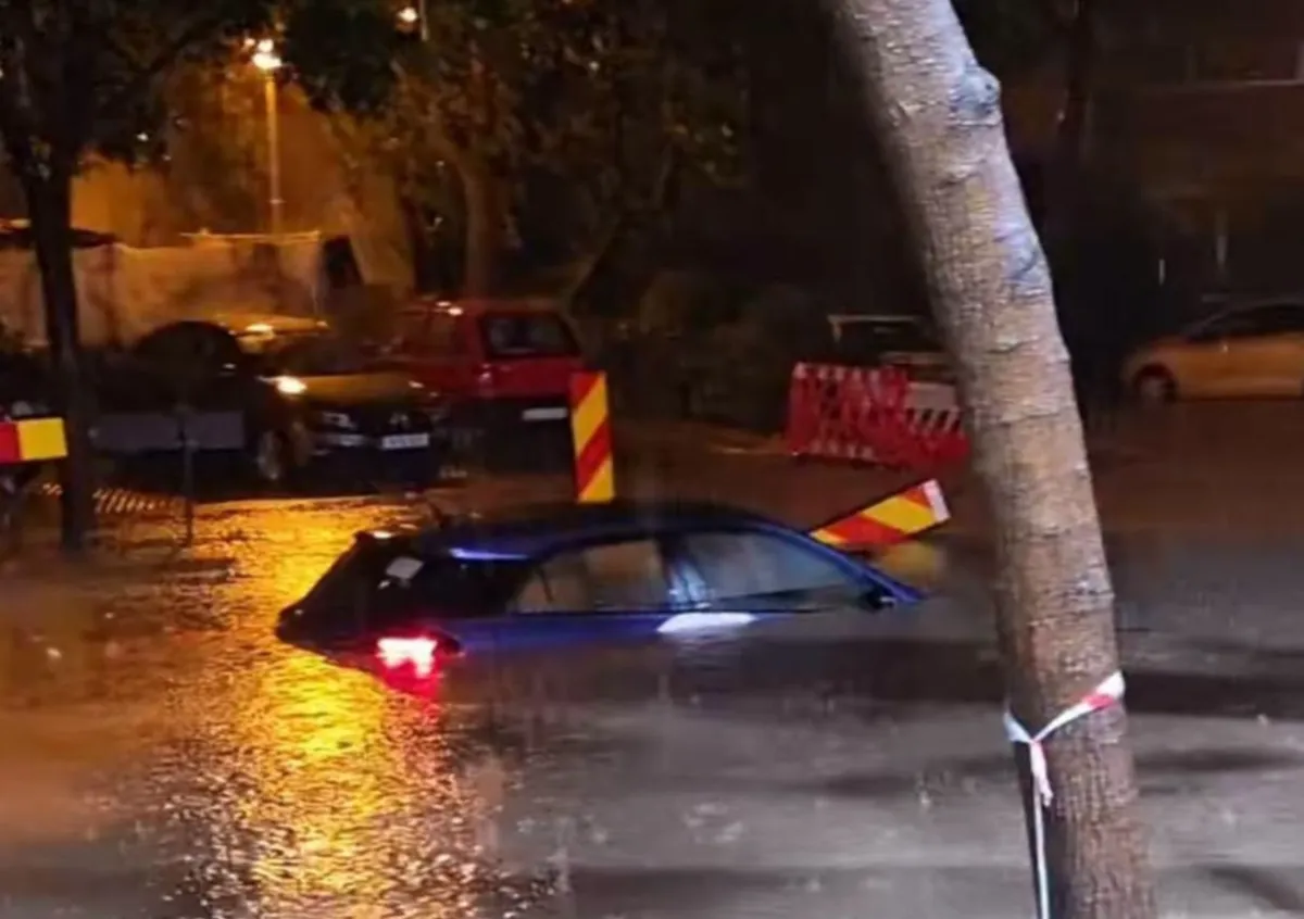 UPDATE: Potop în București. Alte 60 de localităţi din 20 de judeţe, afectate de furtuni în timpul nopţii. În Ilfov o persoană a murit