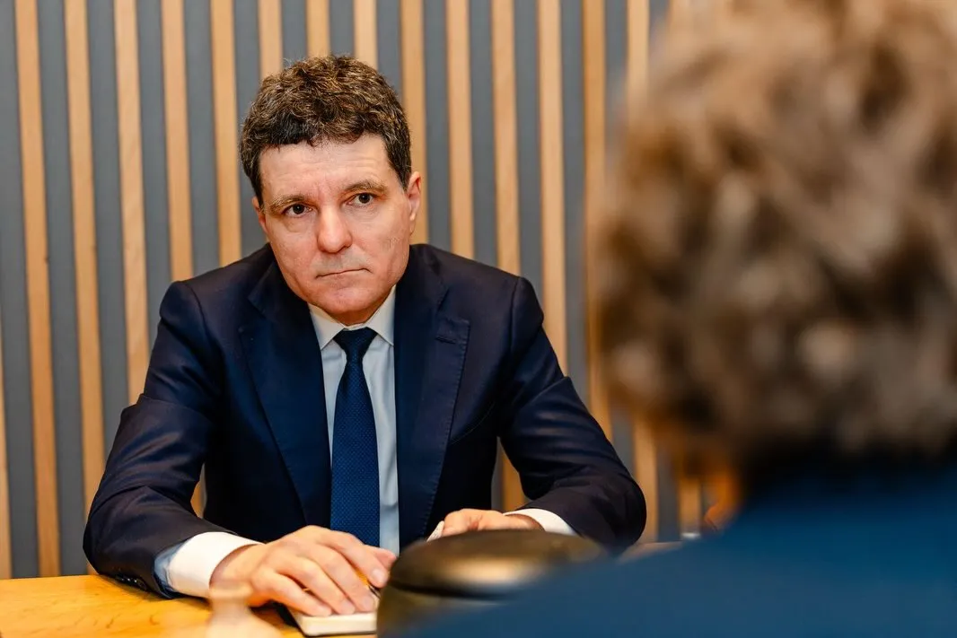 Negocieri la Cotroceni: Liderii fostei coaliţii de guvernare, față în față cu preşedintele Nicuşor Dan