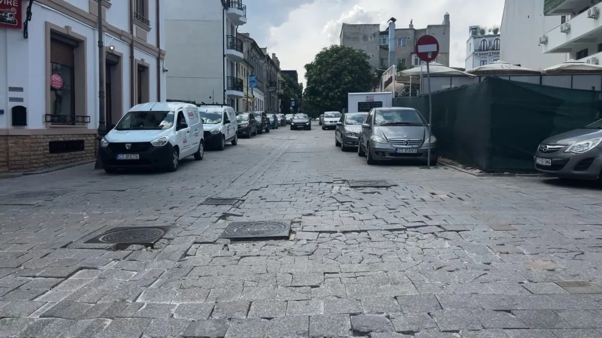 Piața Ovidiu, între promisiunea reabilitării și realitatea unui pavaj care se degradează de la o zi la alta