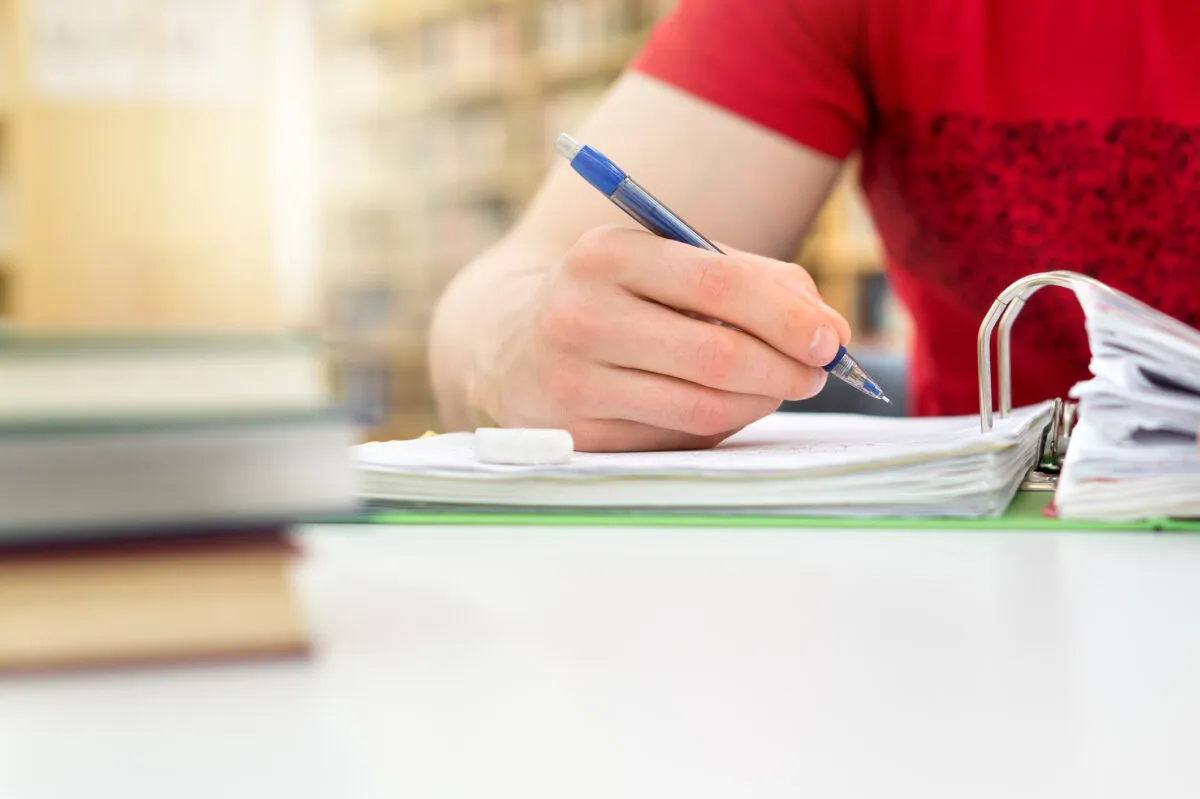Peste 300 de lucrări evaluate după proba scrisă la definitivat, în Constanța