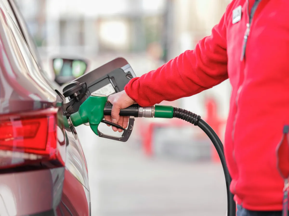 Există risc să rămânem fără carburanți? Ce spun autoritățile despre stocuri și aprovizionare