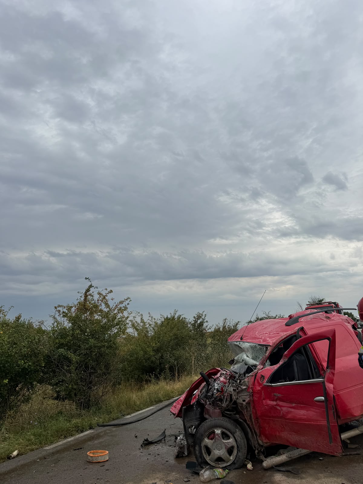 Impact mortal la ieșire din Ciocârlia. Două tiruri și un autoturism, implicate în accident – foto 3