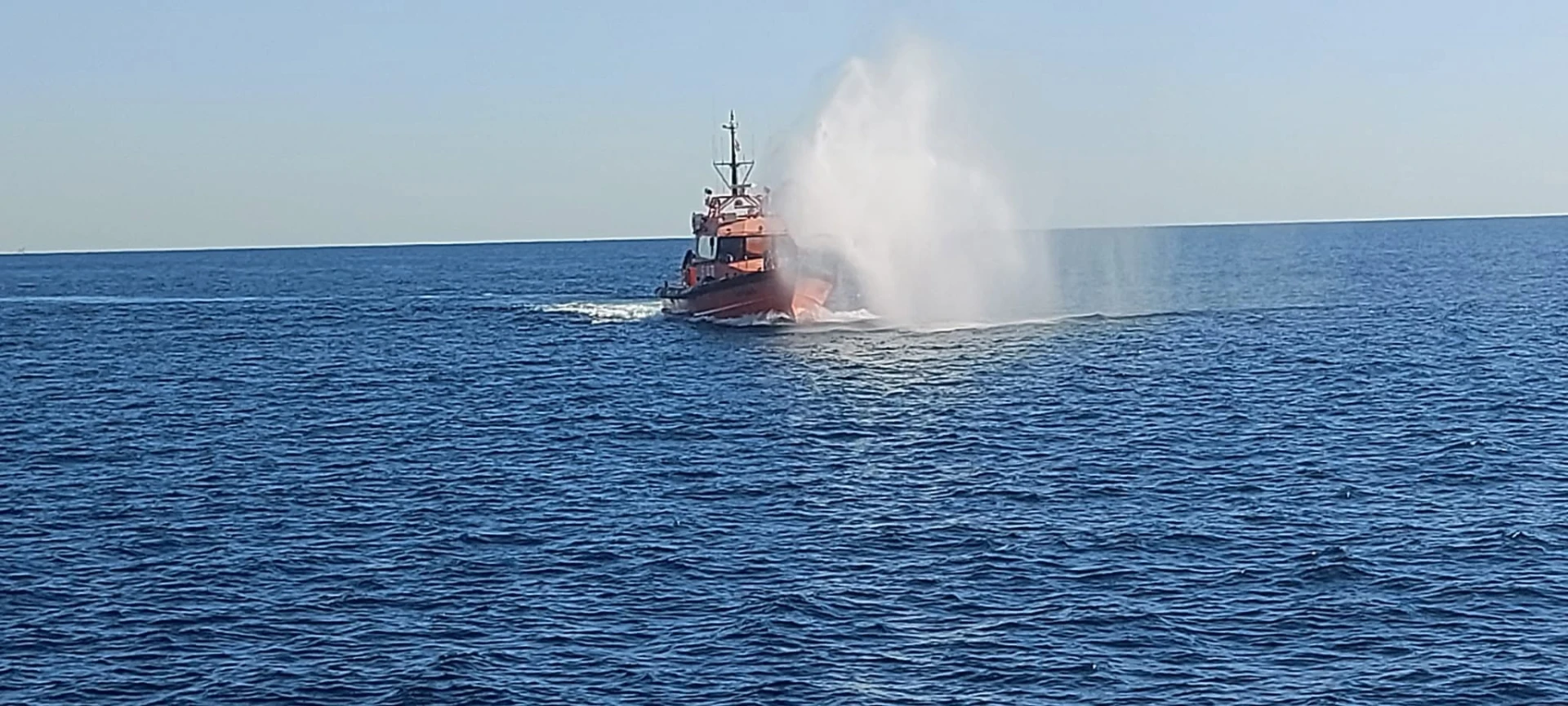 Incendiu la bordul unei nave în Marea Neagră, în apropiere de Sulina. Opt persoane dispărute
