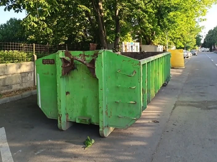 Containerele pentru deșeuri voluminoase, amplasate în două noi locații