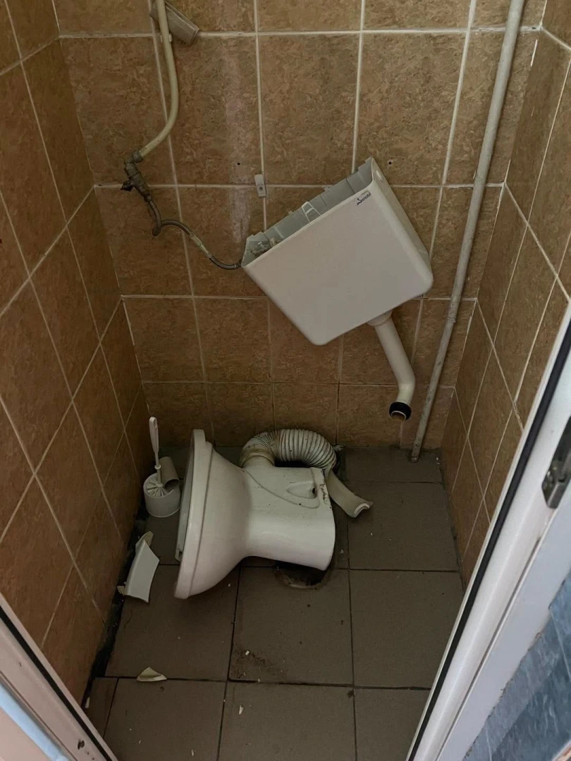 Mizeria din toaletele Poliției: între nepăsarea conducerii și responsabilitatea celor care le folosesc – foto 3