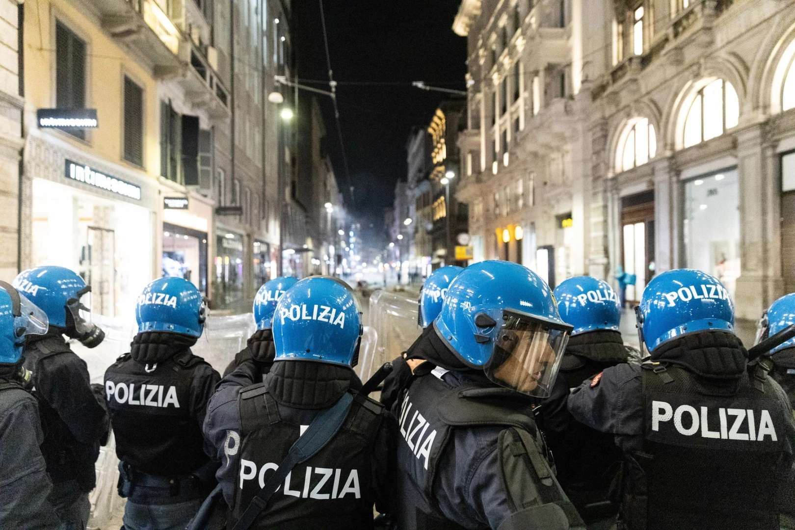 Italia se pregătește pentru noi proteste față de scumpiri. Aproximativ 1.500 de polițiști vor fi mobilizați la Roma