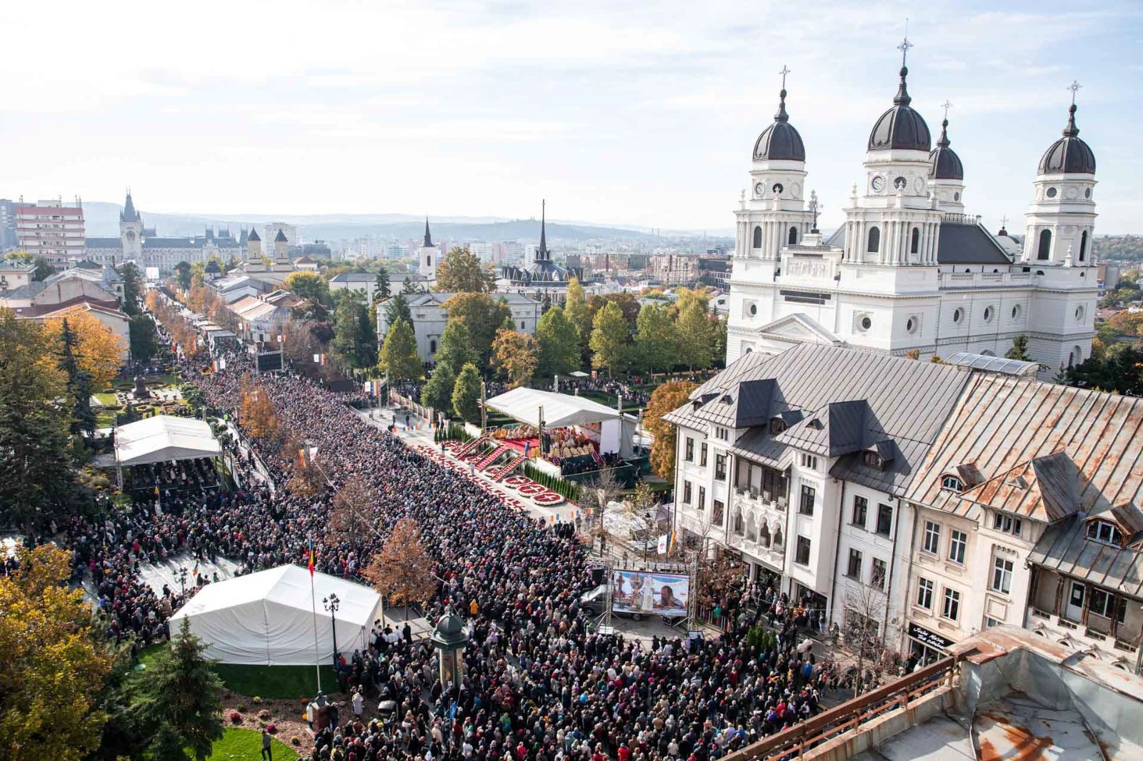 Zile de pelerinaj la Iași. Peste 30 de mii de oameni au trecut pe la racla Sfintei Parascheva