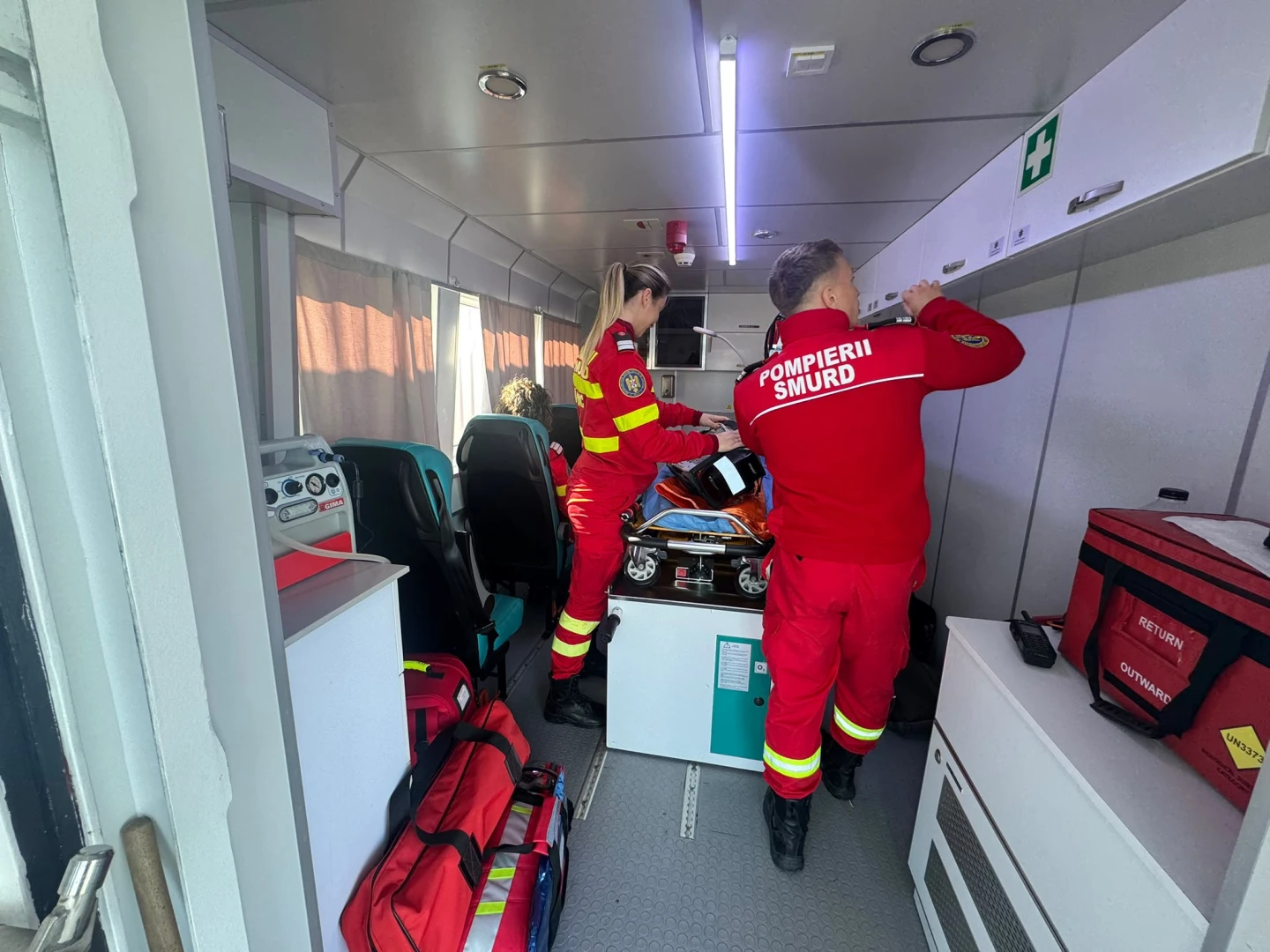 Cei cinci cetățeni străini, salvați în urma incidentului produs în Marea Neagră, aduși la Spitalul Județean Constanța