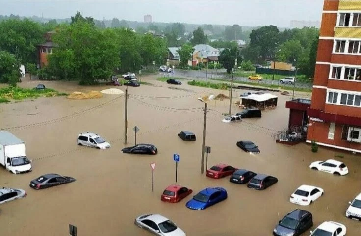 Ploi și inundații devastatoare în Istanbul. Sunt cel puțin trei morți și 2.700 de persoane evacuate